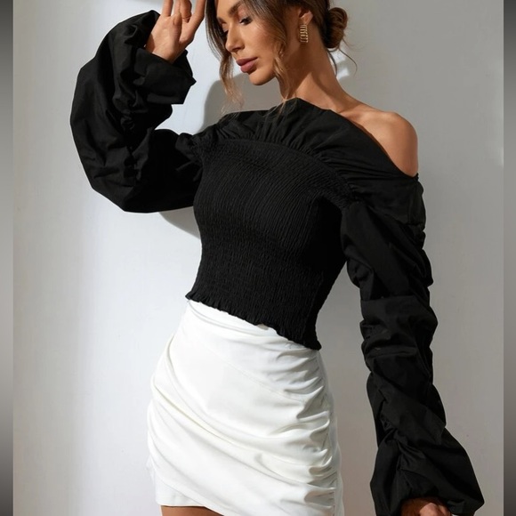 NWT, Lavishly Paris Women’s Off Shoulder Ruffle Trim Black Blouse. - Picture 15 of 16